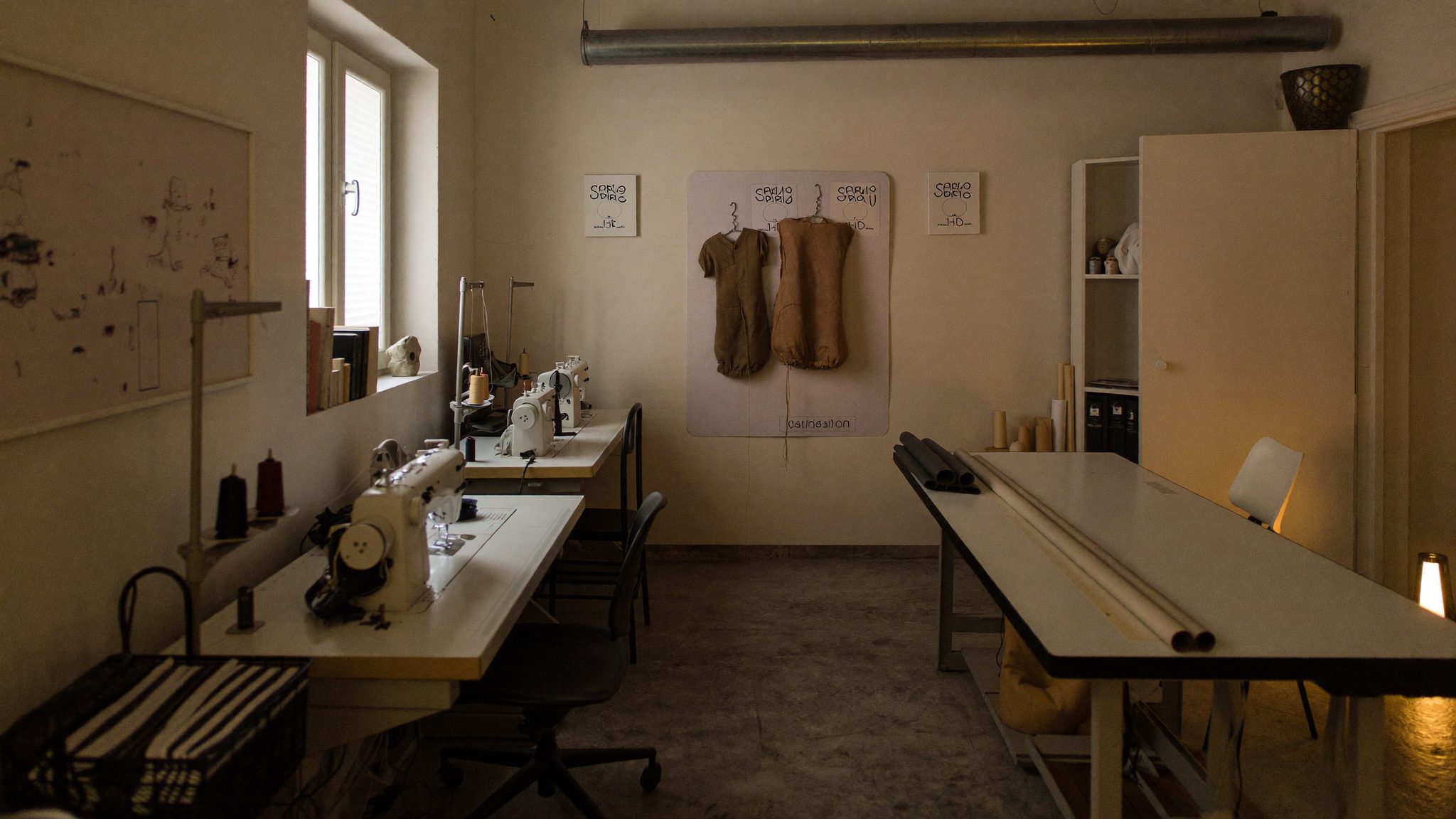 Ruang kerja atelier Puri Dangin Atelier tempat konsultasi berlangsung